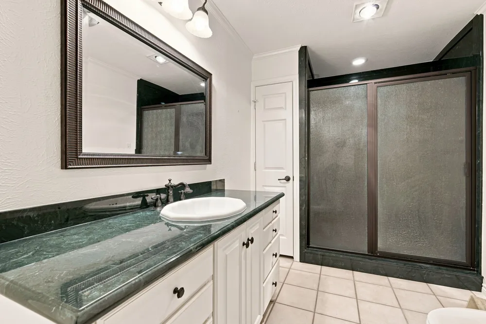2005 Yorkstown Drive Ennis, TX 75119