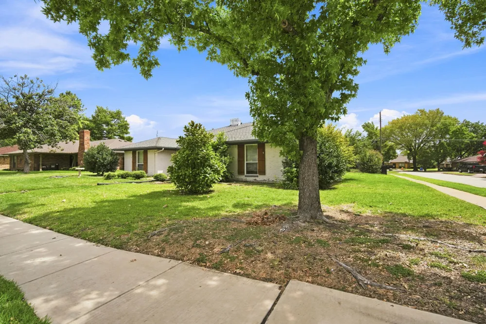 2005 Yorkstown Drive Ennis, TX 75119