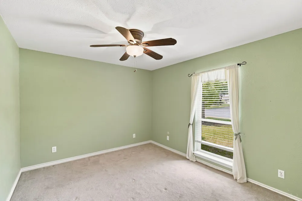 2005 Yorkstown Drive Ennis, TX 75119