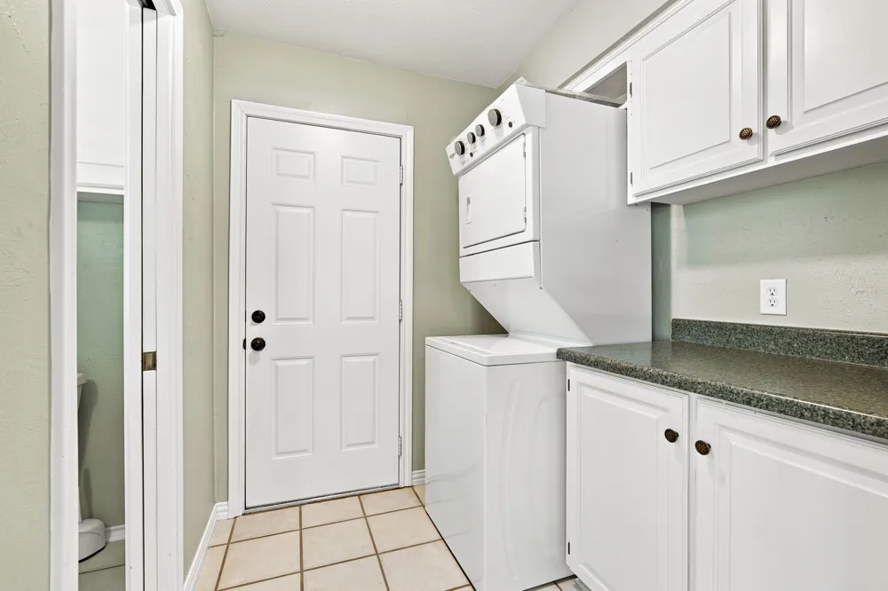 2005 Yorkstown Drive Ennis, TX 75119