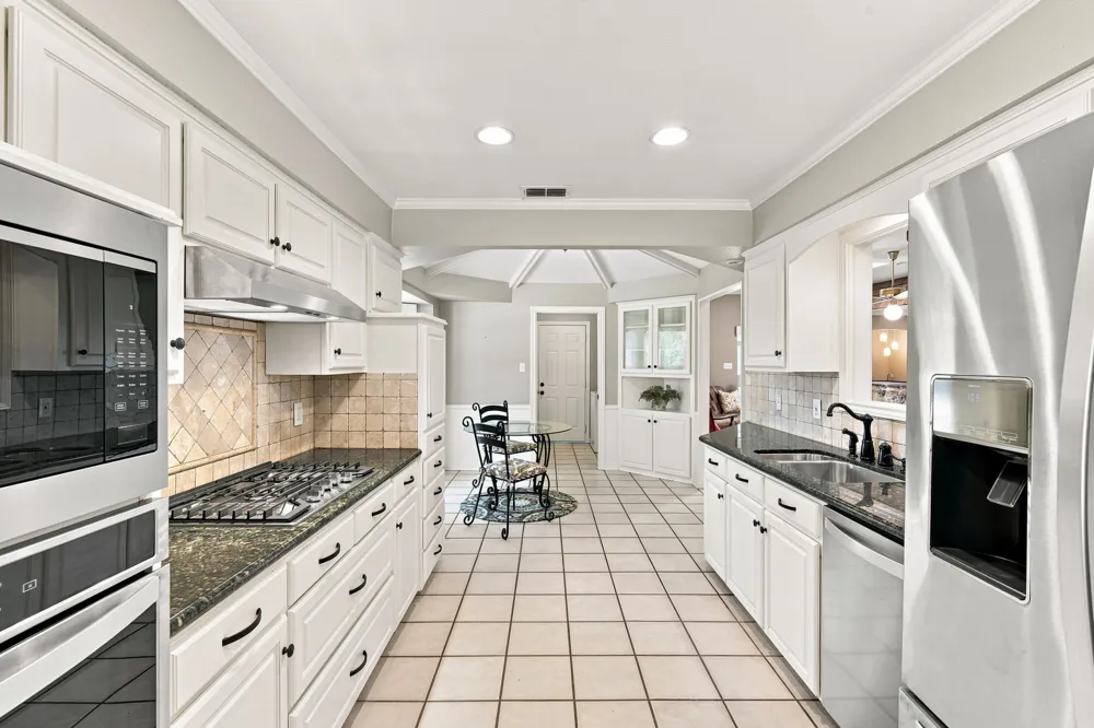 2005 Yorkstown Drive Ennis, TX 75119