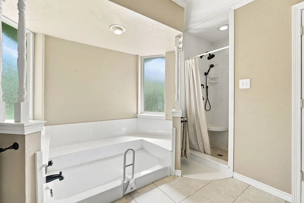 2005 Yorkstown Drive Ennis, TX 75119
