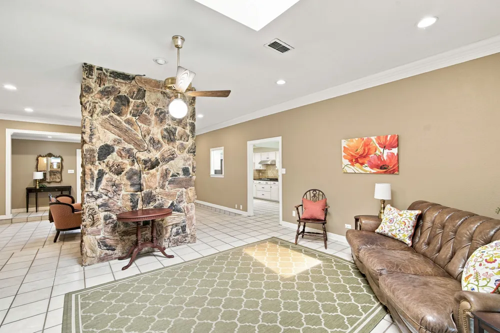 2005 Yorkstown Drive Ennis, TX 75119