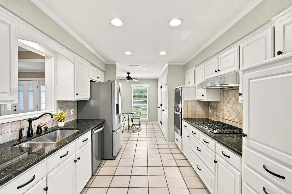 2005 Yorkstown Drive Ennis, TX 75119