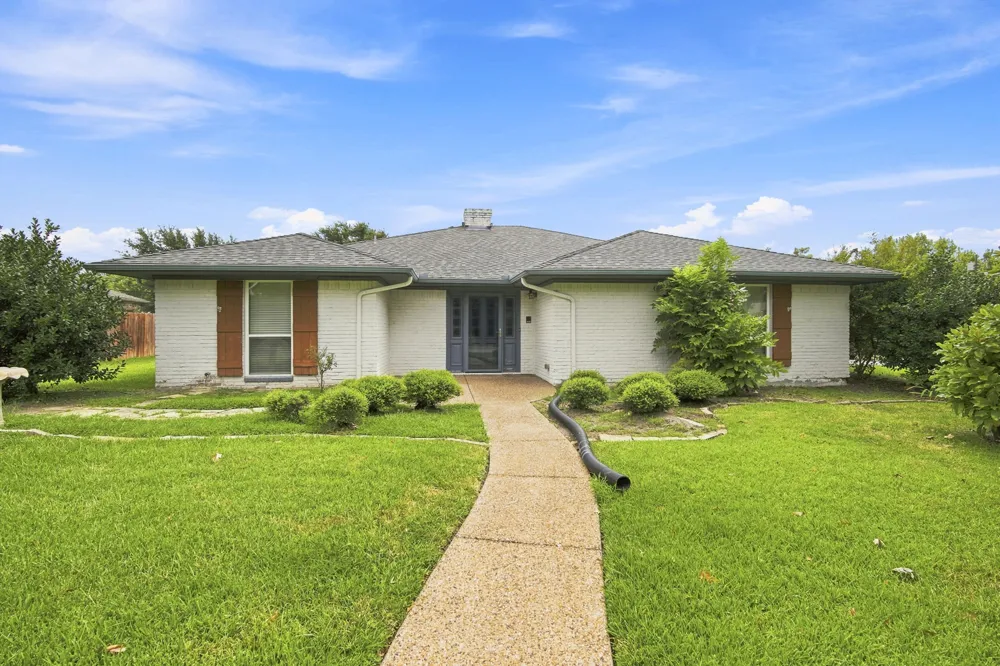 2005 Yorkstown Drive Ennis, TX 75119