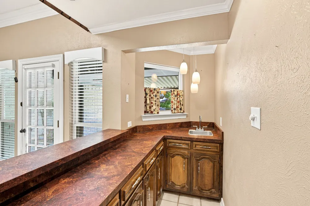 2005 Yorkstown Drive Ennis, TX 75119