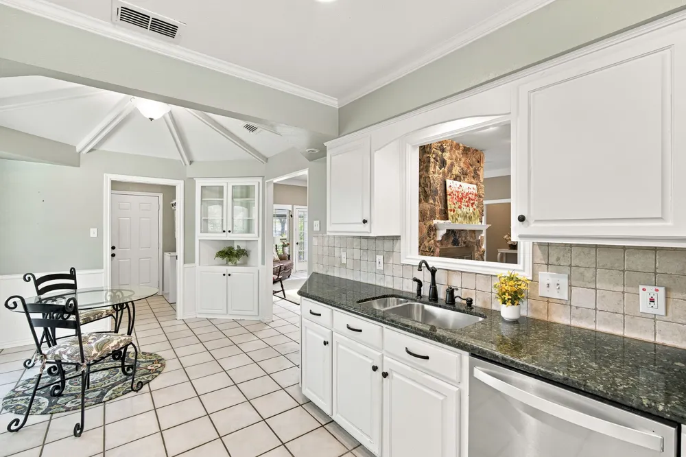 2005 Yorkstown Drive Ennis, TX 75119