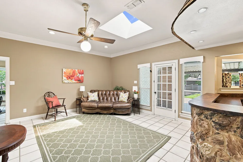 2005 Yorkstown Drive Ennis, TX 75119