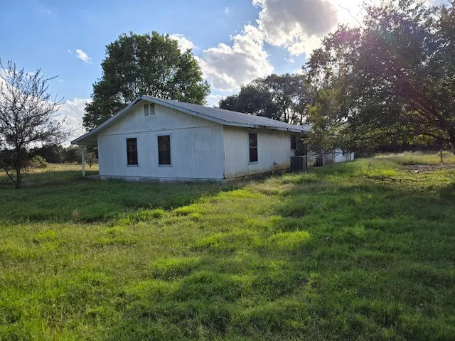 300 E 3rd Street Iredell, TX 76649