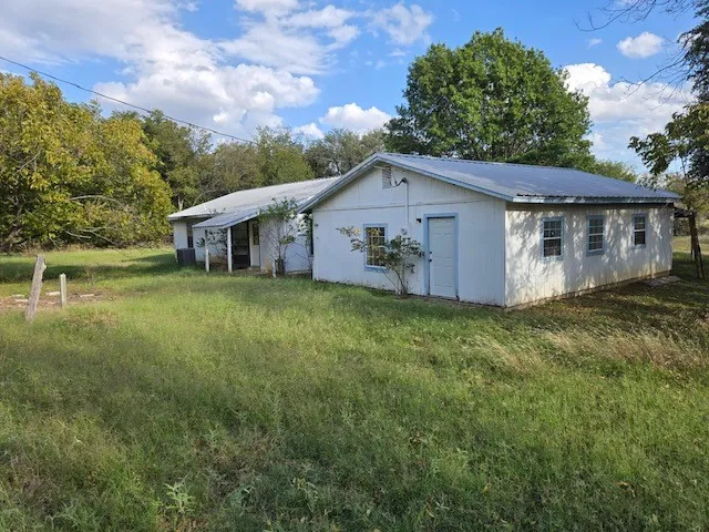 300 E 3rd Street Iredell, TX 76649