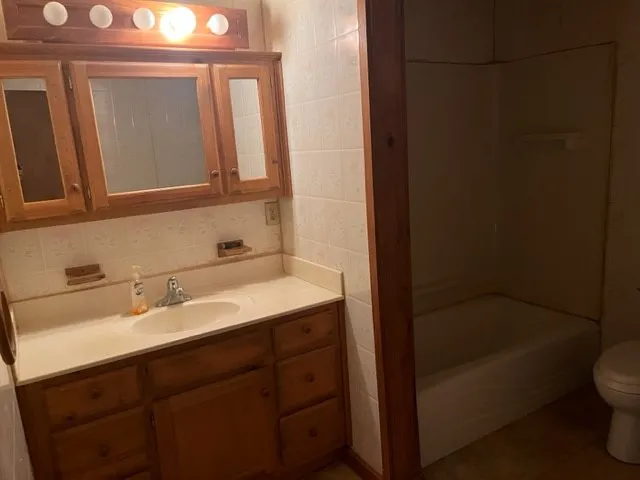 300 E 3rd Street Iredell, TX 76649