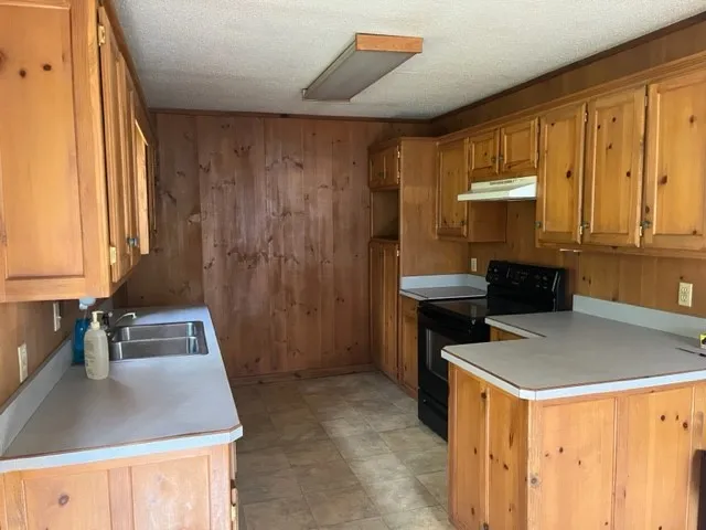 300 E 3rd Street Iredell, TX 76649