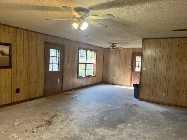 300 E 3rd Street Iredell, TX 76649