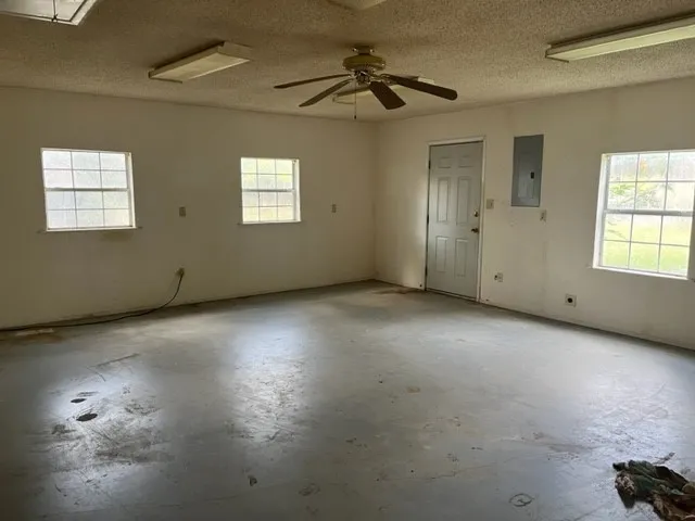 300 E 3rd Street Iredell, TX 76649