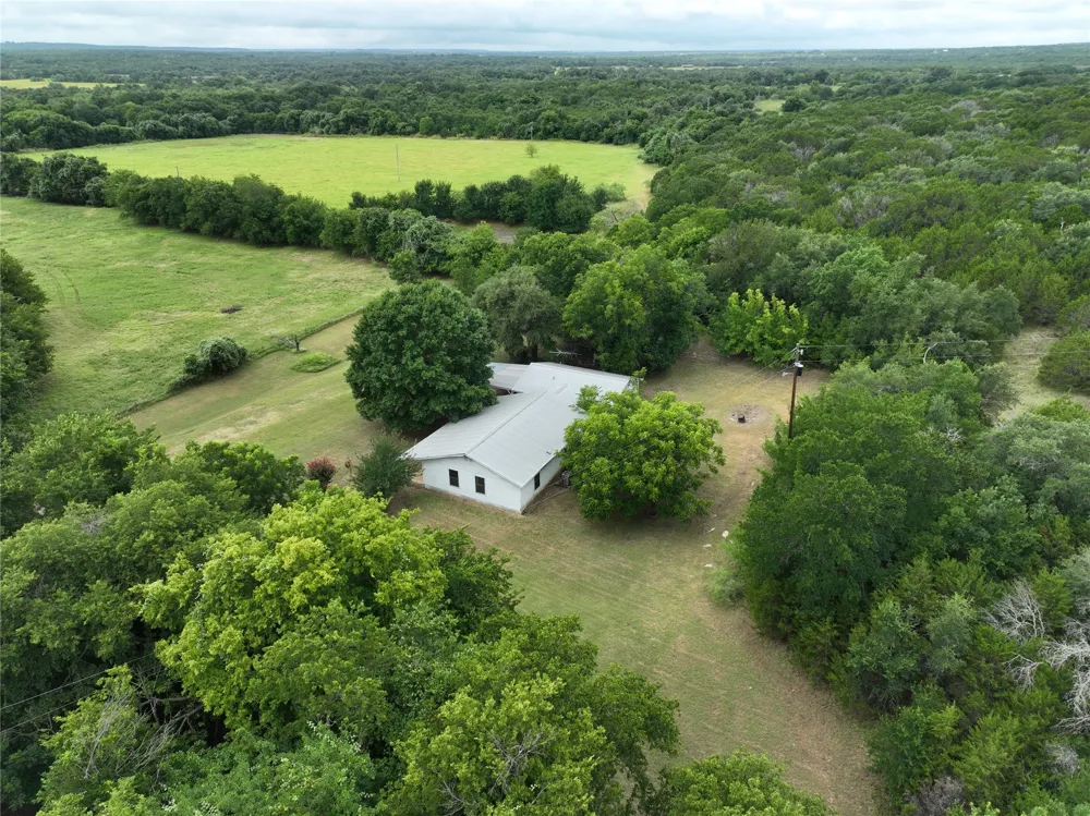 300 E 3rd Street Iredell, TX 76649