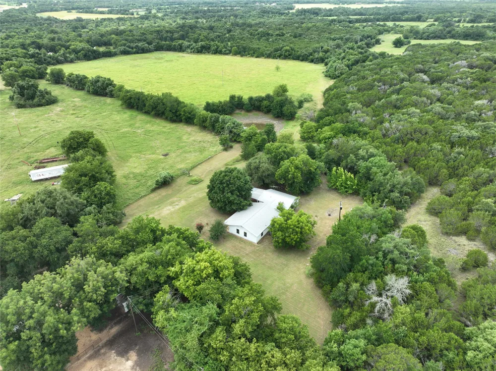 300 E 3rd Street Iredell, TX 76649