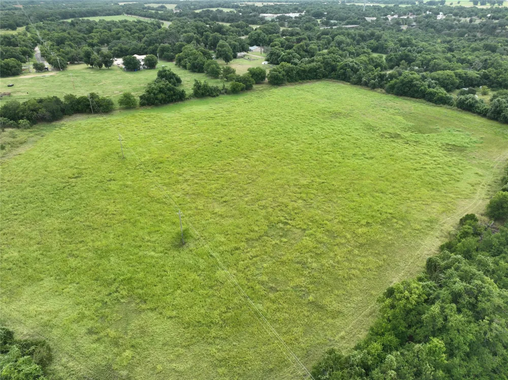 300 E 3rd Street Iredell, TX 76649