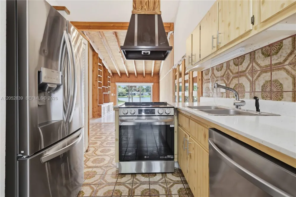 10680 Cherry Ave Pembroke Pines, FL 33026