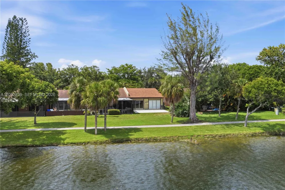 10680 Cherry Ave Pembroke Pines, FL 33026