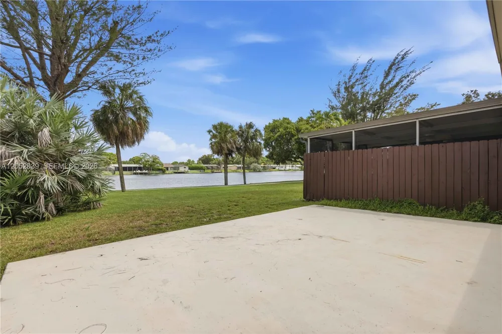 10680 Cherry Ave Pembroke Pines, FL 33026