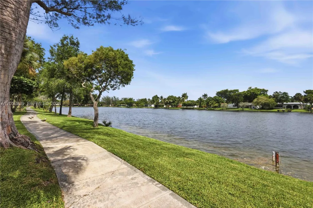 10680 Cherry Ave Pembroke Pines, FL 33026