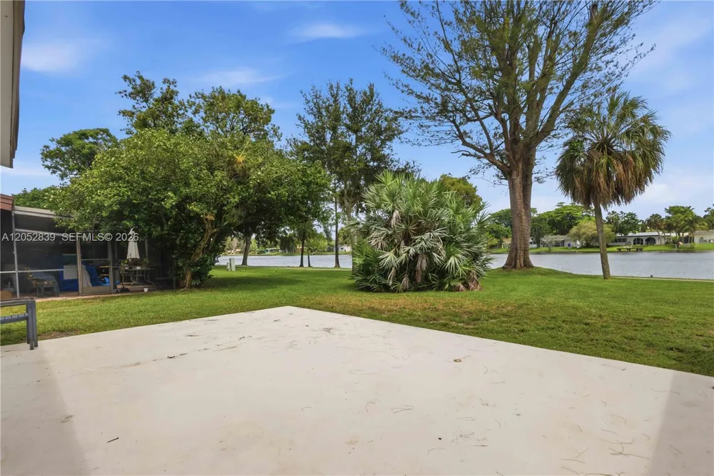10680 Cherry Ave Pembroke Pines, FL 33026