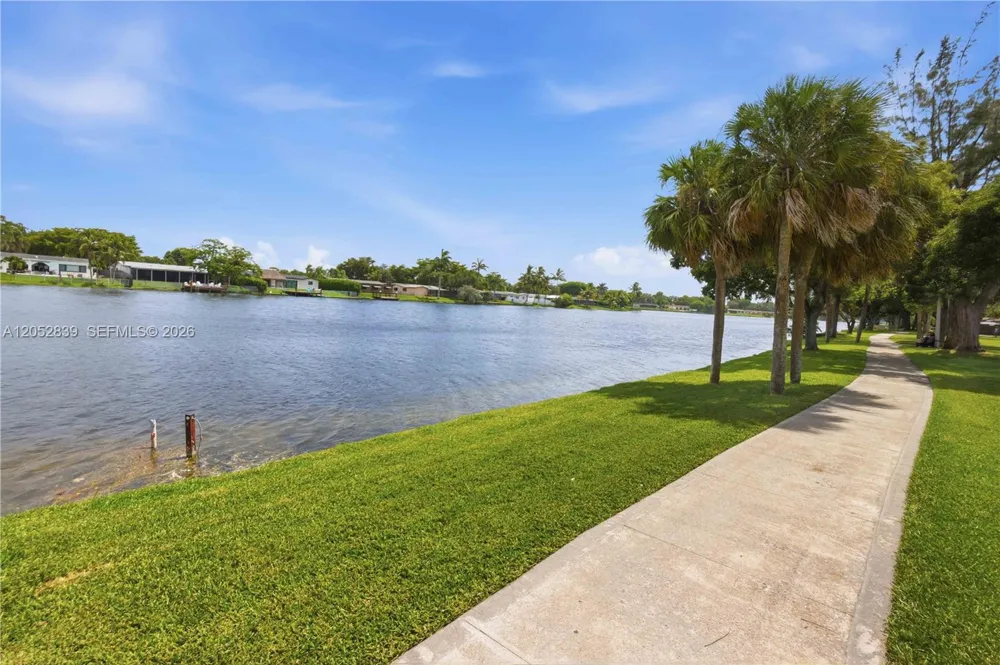 10680 Cherry Ave Pembroke Pines, FL 33026