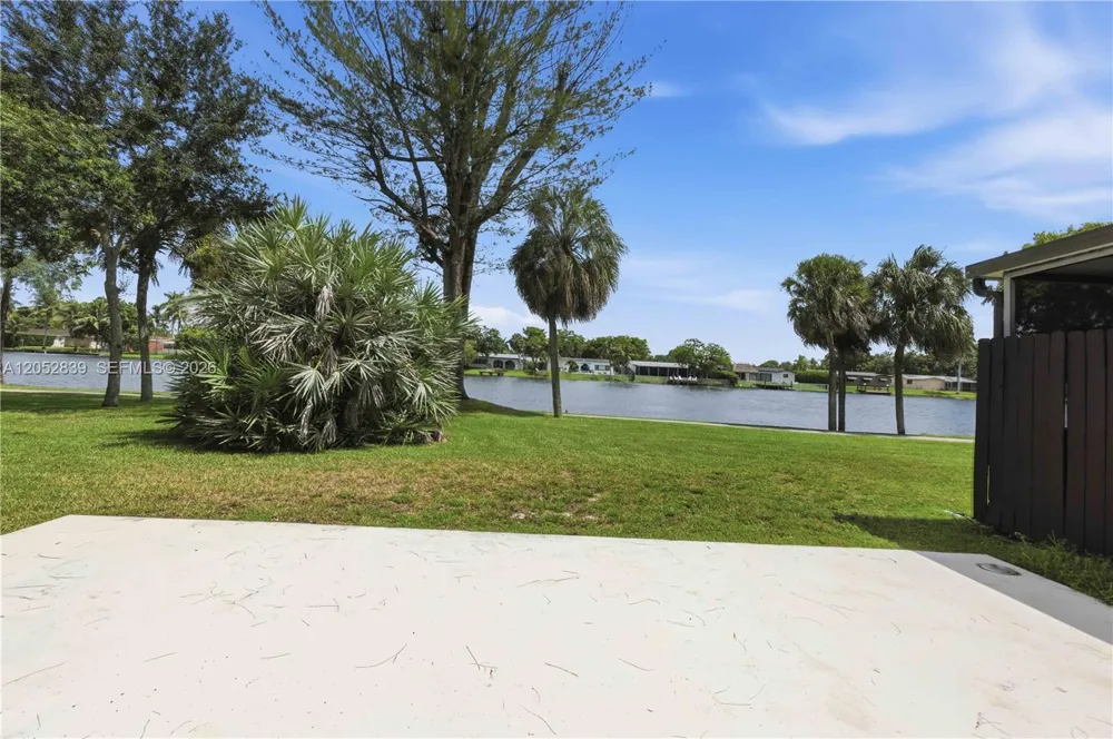 10680 Cherry Ave Pembroke Pines, FL 33026