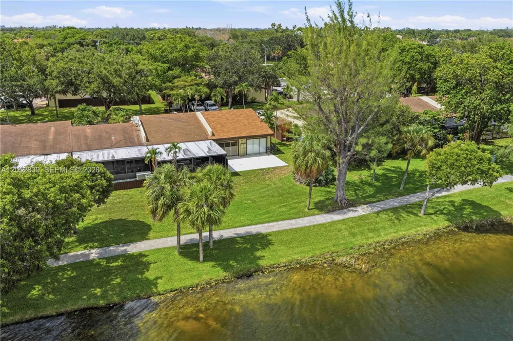 10680 Cherry Ave Pembroke Pines, FL 33026