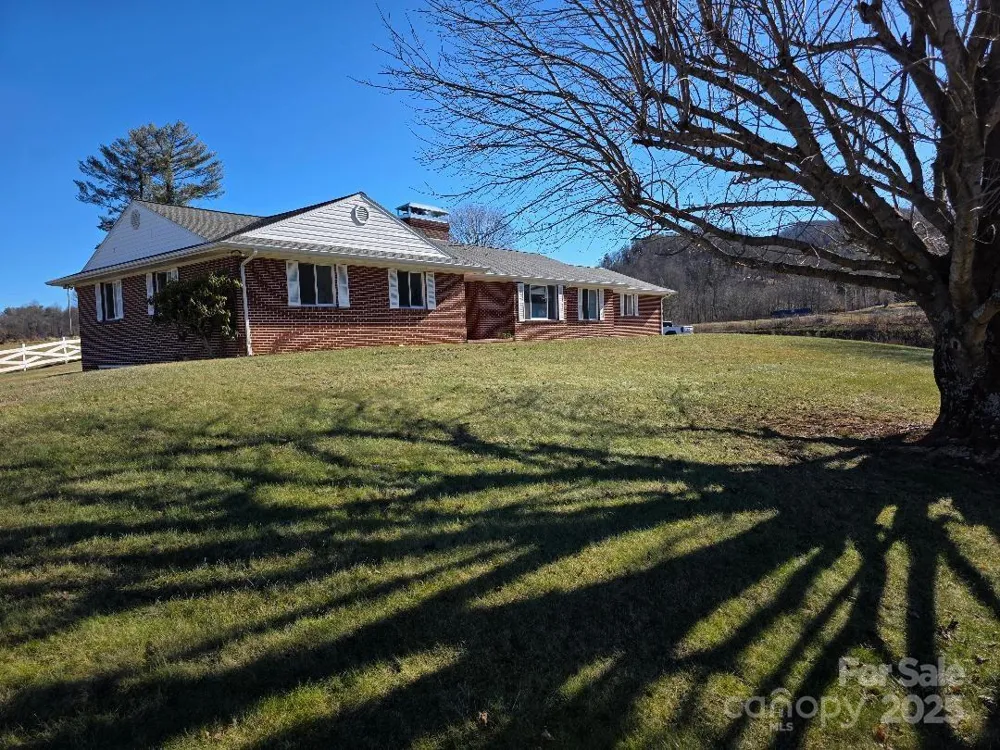 1375 E US Highway 19E Highway Burnsville, NC 28714