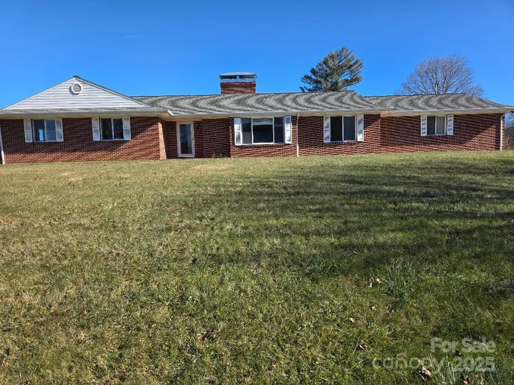 1375 E US Highway 19E Highway Burnsville, NC 28714