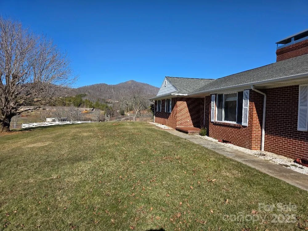 1375 E US Highway 19E Highway Burnsville, NC 28714