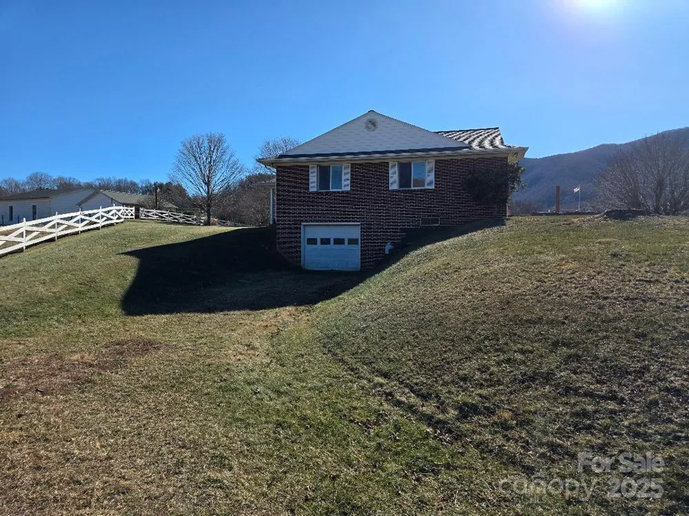 1375 E US Highway 19E Highway Burnsville, NC 28714