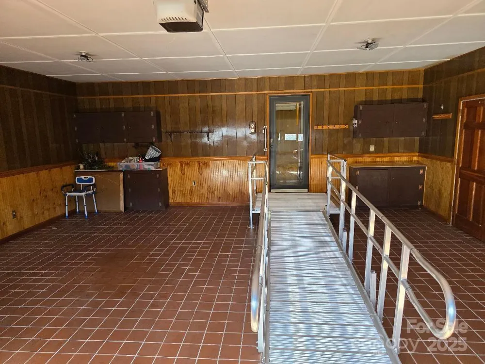 1375 E US Highway 19E Highway Burnsville, NC 28714