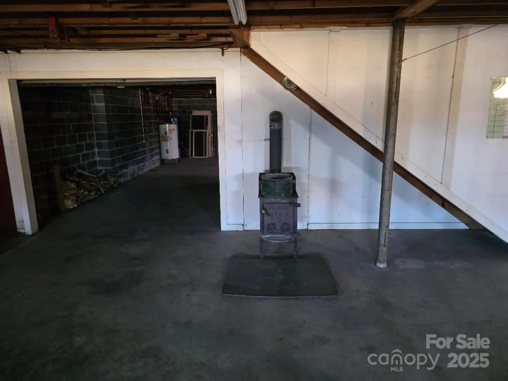 1375 E US Highway 19E Highway Burnsville, NC 28714