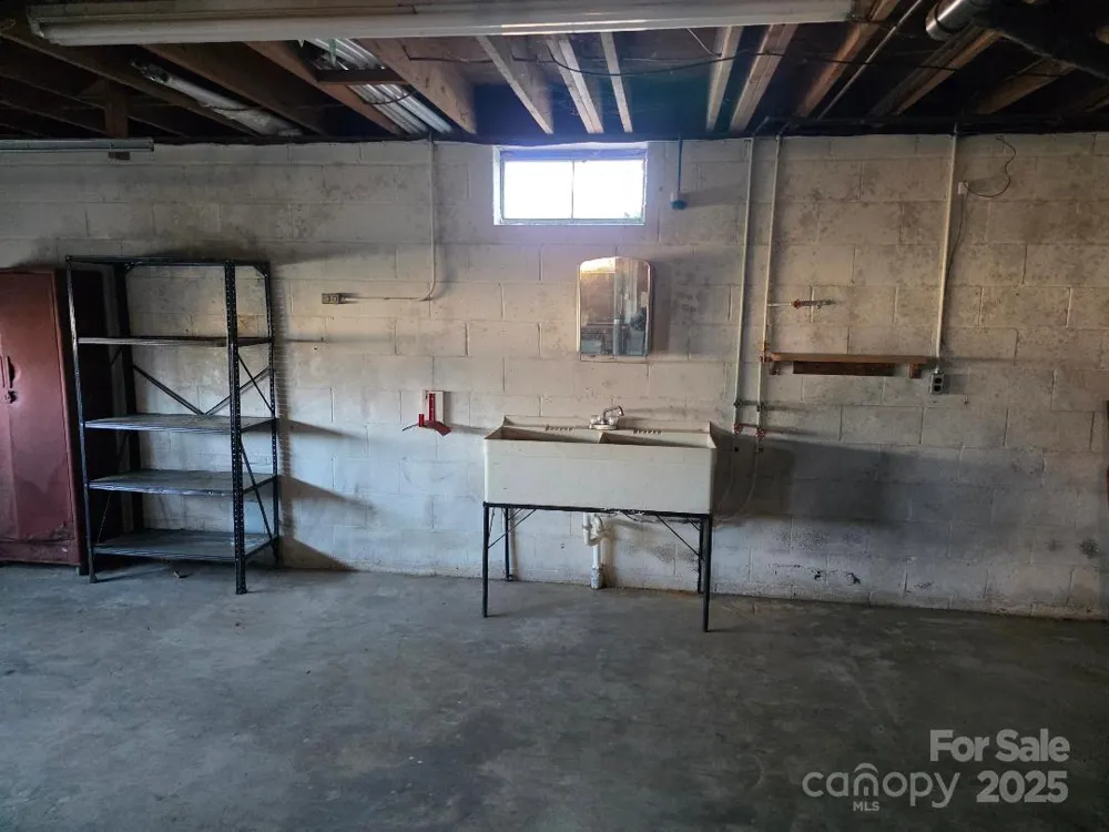 1375 E US Highway 19E Highway Burnsville, NC 28714