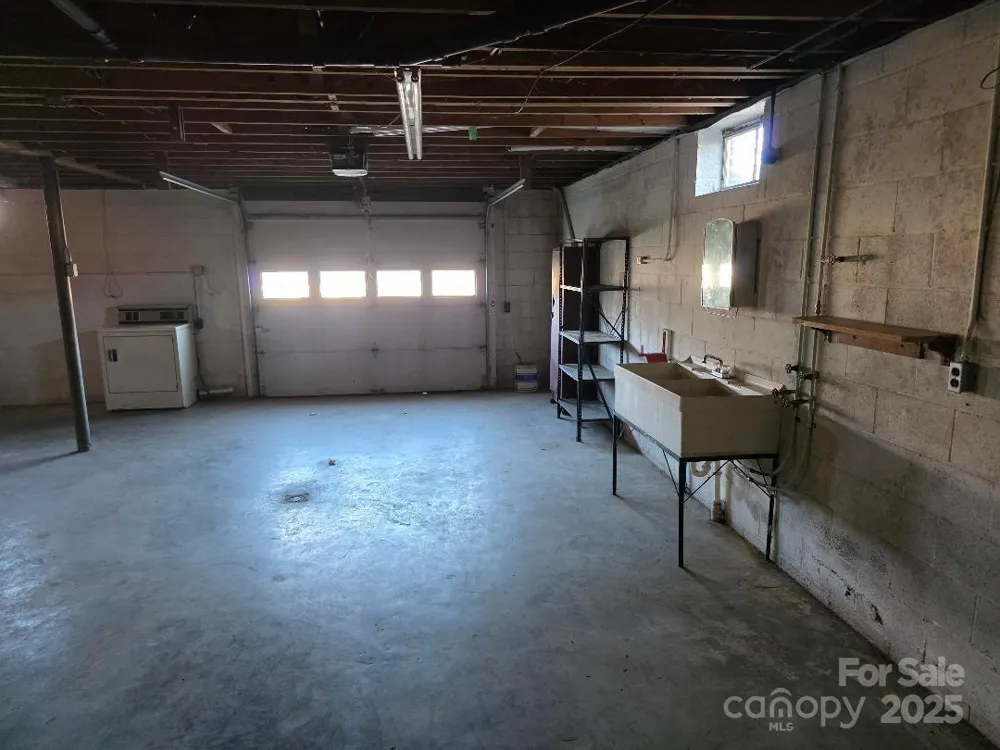 1375 E US Highway 19E Highway Burnsville, NC 28714