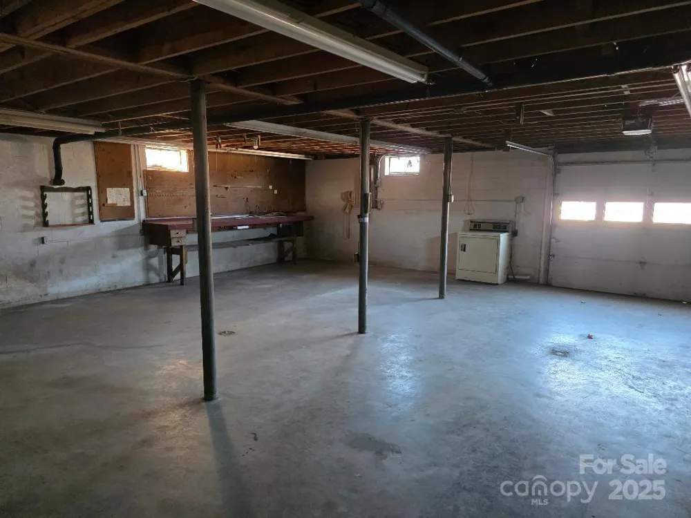 1375 E US Highway 19E Highway Burnsville, NC 28714