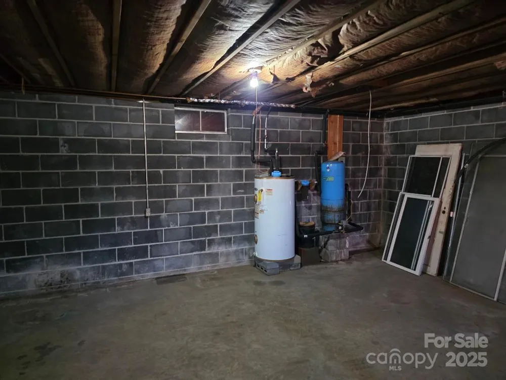1375 E US Highway 19E Highway Burnsville, NC 28714