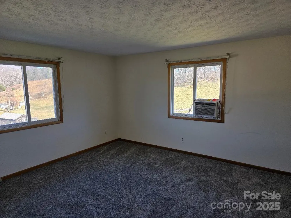 1375 E US Highway 19E Highway Burnsville, NC 28714
