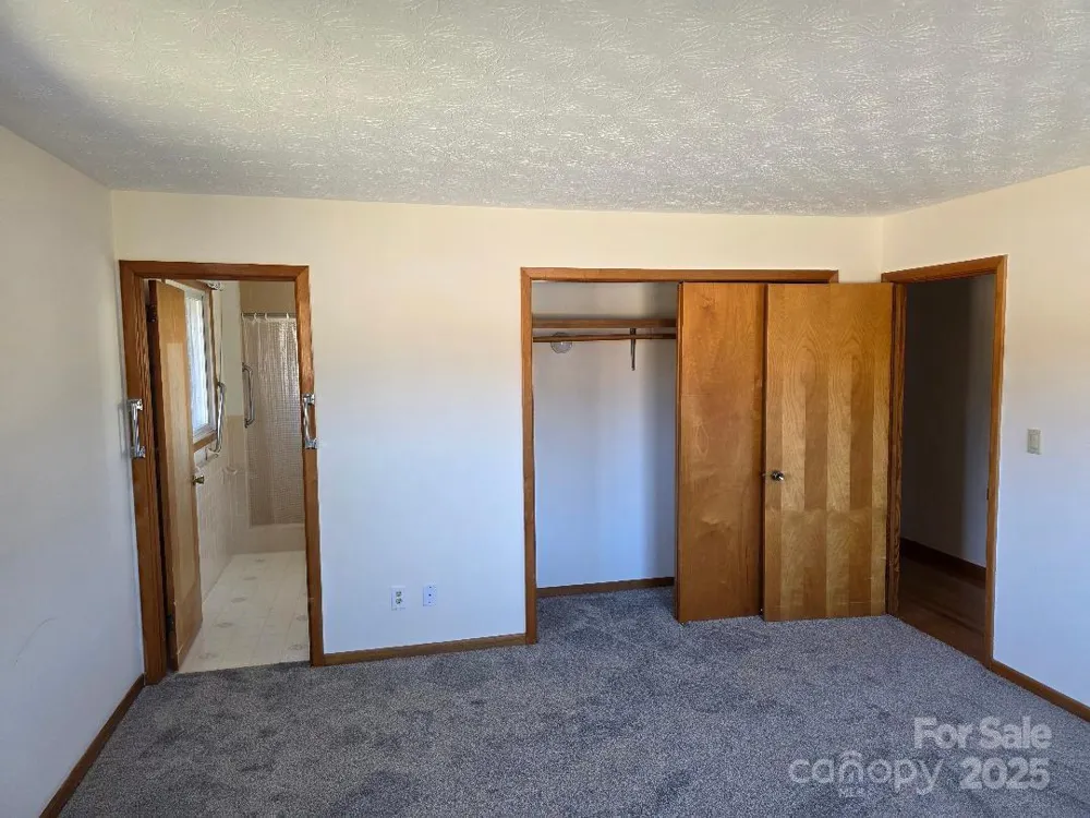 1375 E US Highway 19E Highway Burnsville, NC 28714