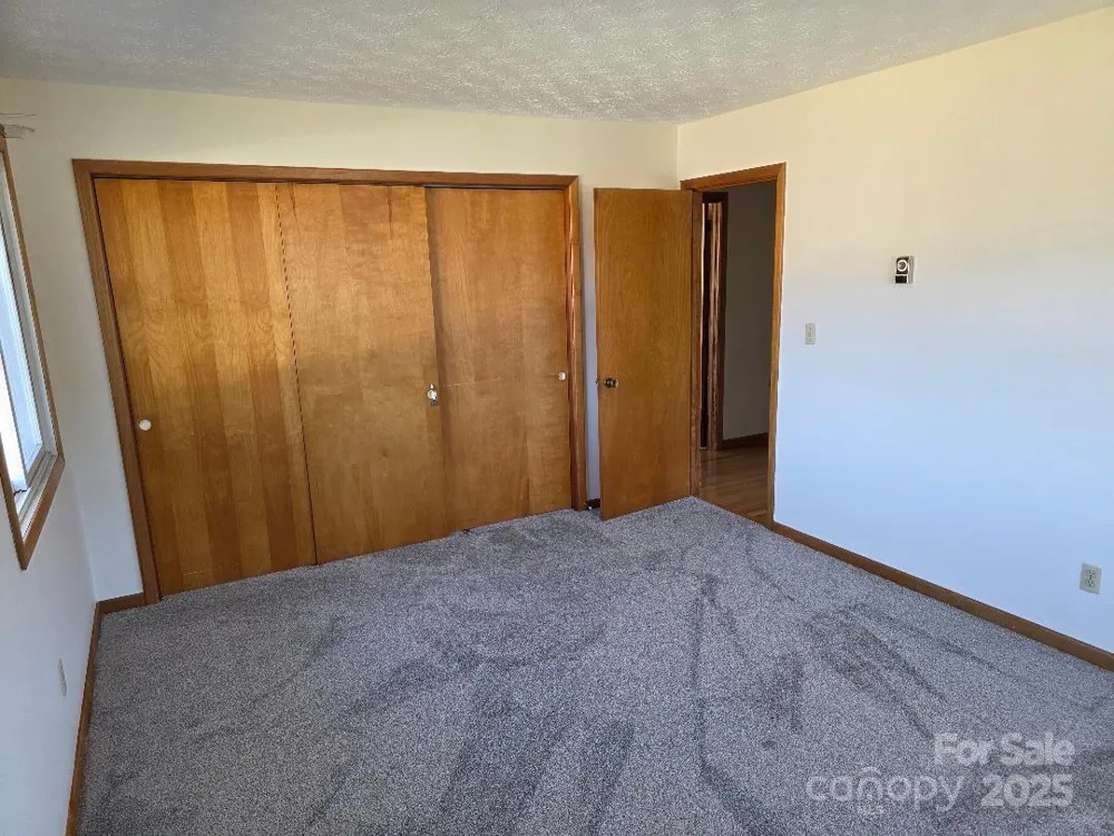 1375 E US Highway 19E Highway Burnsville, NC 28714