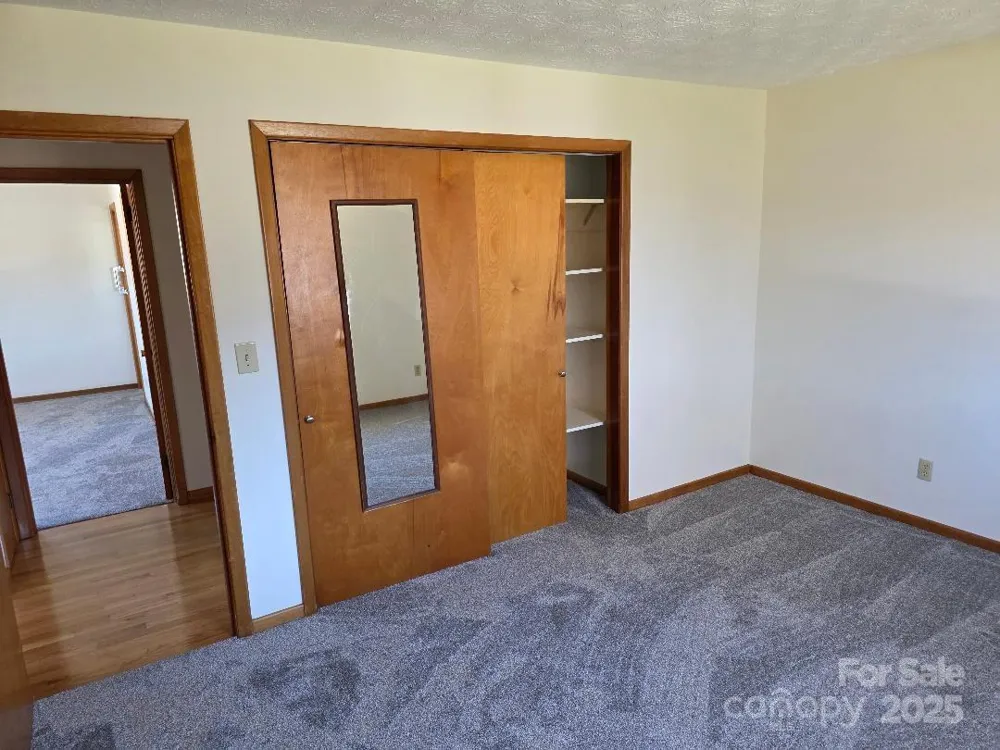 1375 E US Highway 19E Highway Burnsville, NC 28714
