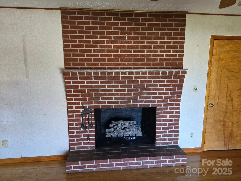 1375 E US Highway 19E Highway Burnsville, NC 28714
