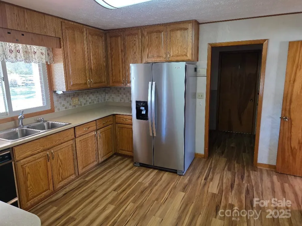1375 E US Highway 19E Highway Burnsville, NC 28714
