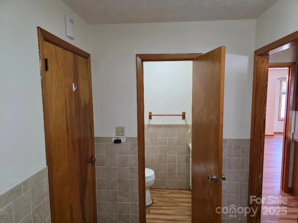 1375 E US Highway 19E Highway Burnsville, NC 28714