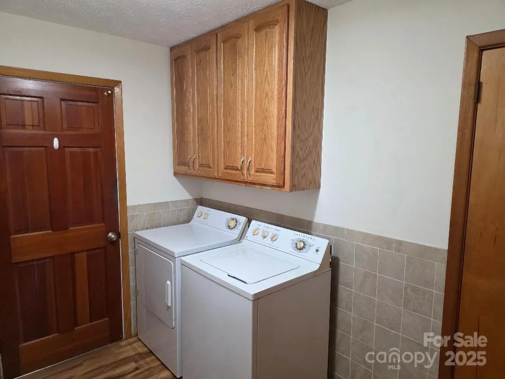 1375 E US Highway 19E Highway Burnsville, NC 28714