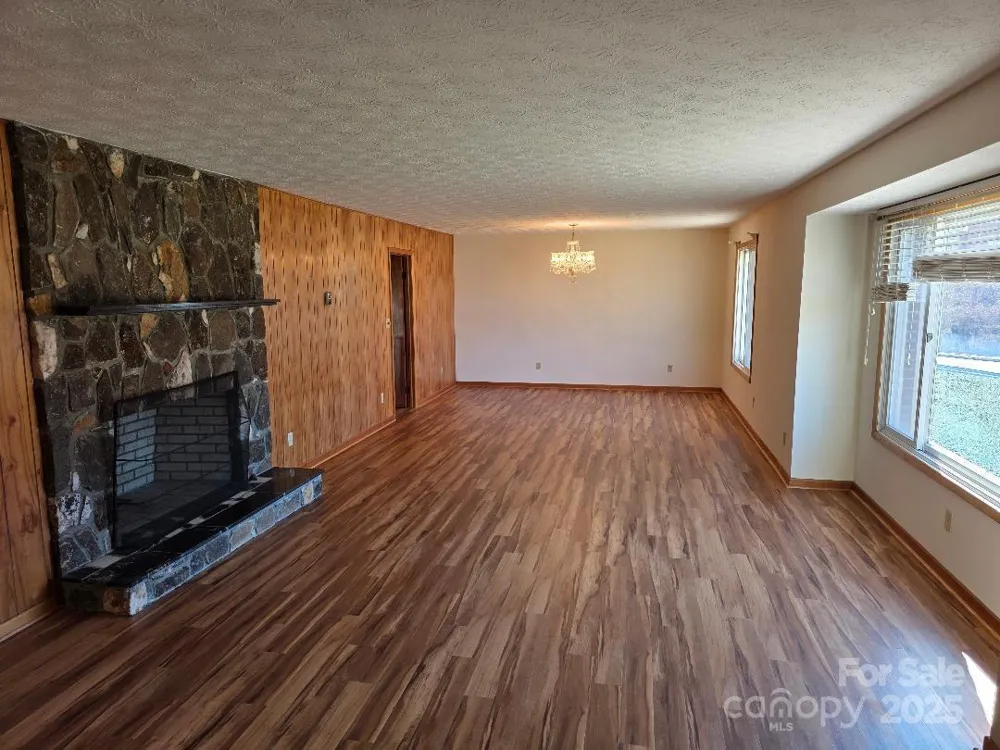 1375 E US Highway 19E Highway Burnsville, NC 28714