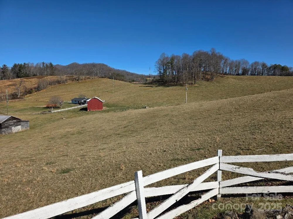 1375 E US Highway 19E Highway Burnsville, NC 28714
