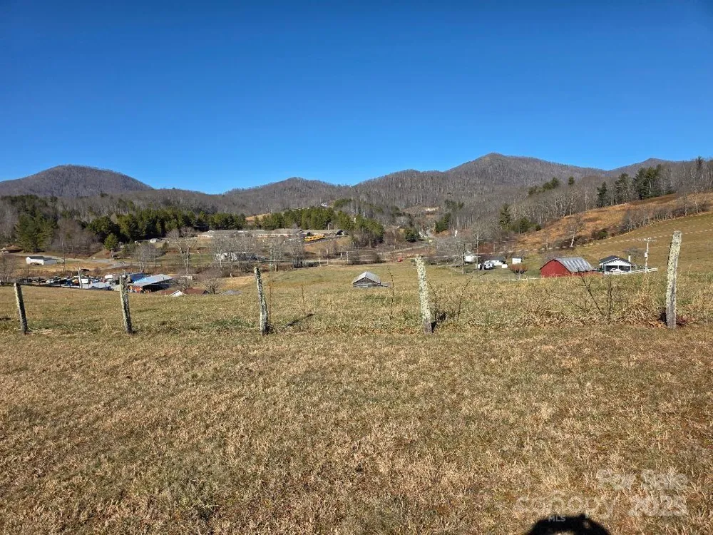 1375 E US Highway 19E Highway Burnsville, NC 28714
